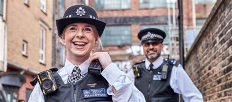 met police pcso salary.